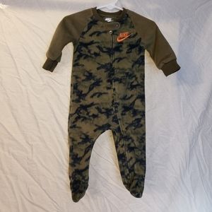 Nike babys sleeper onies
